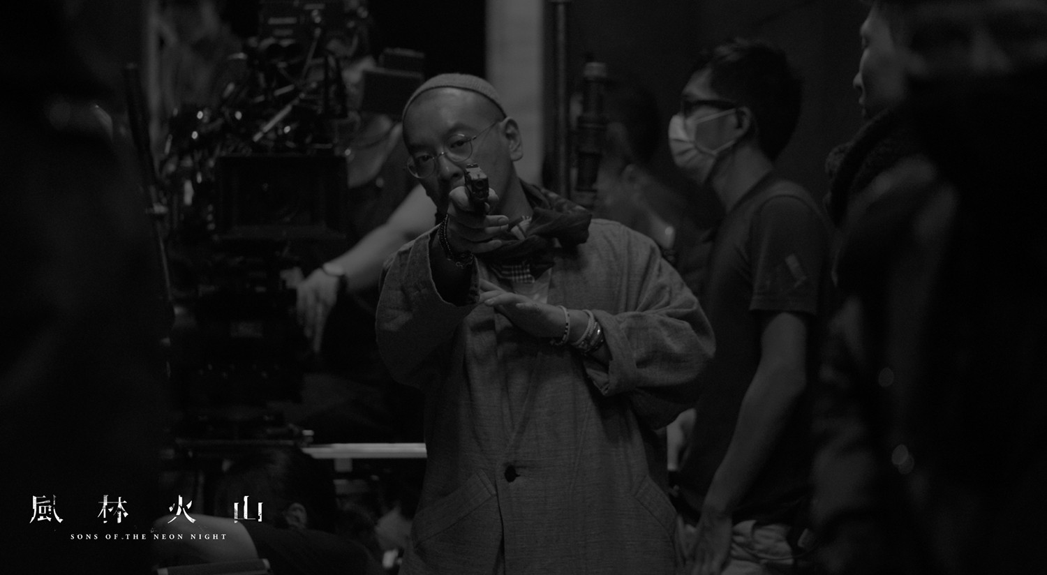 麥浚龍?zhí)幨抡J(rèn)真，不時親自示范動作.jpg