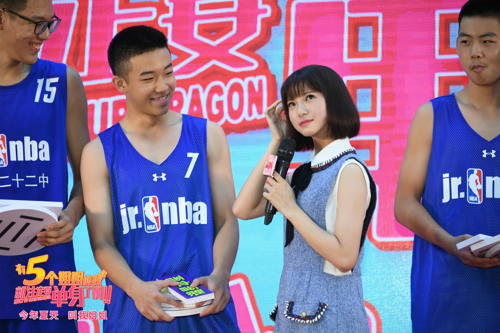 項(xiàng)婕如“撩動”籃球員弟弟.jpg